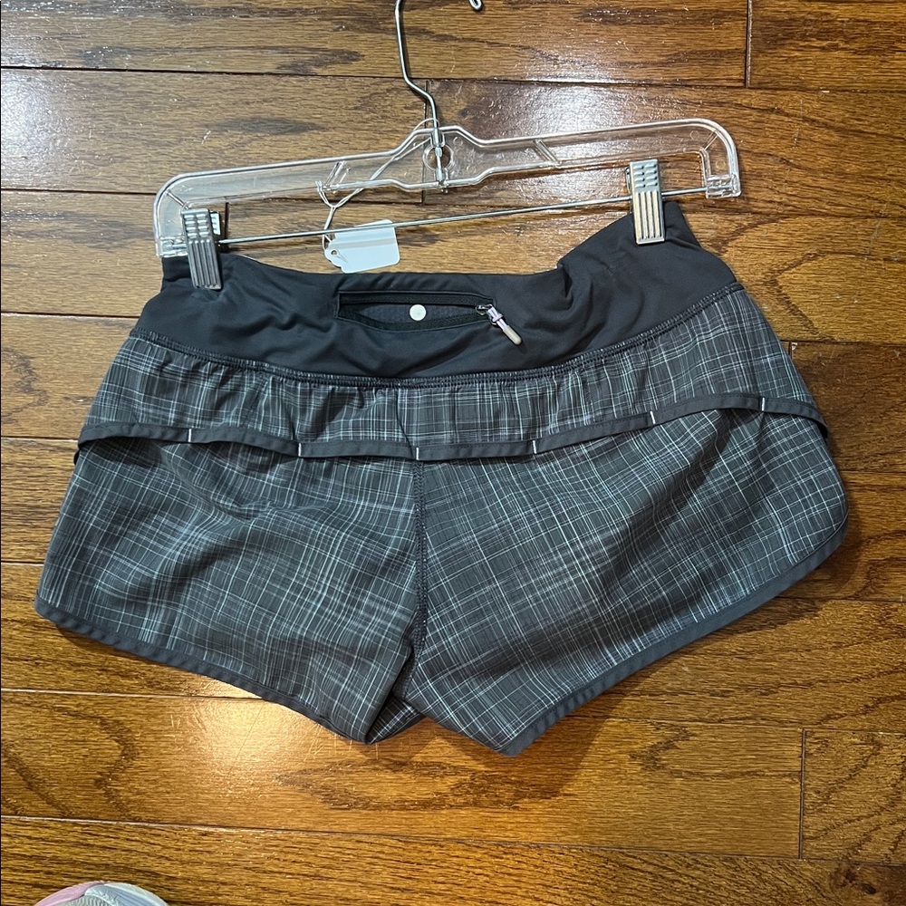 85. Lululemon Run Speed up Shorts in Grey W/ Lining! Size 4